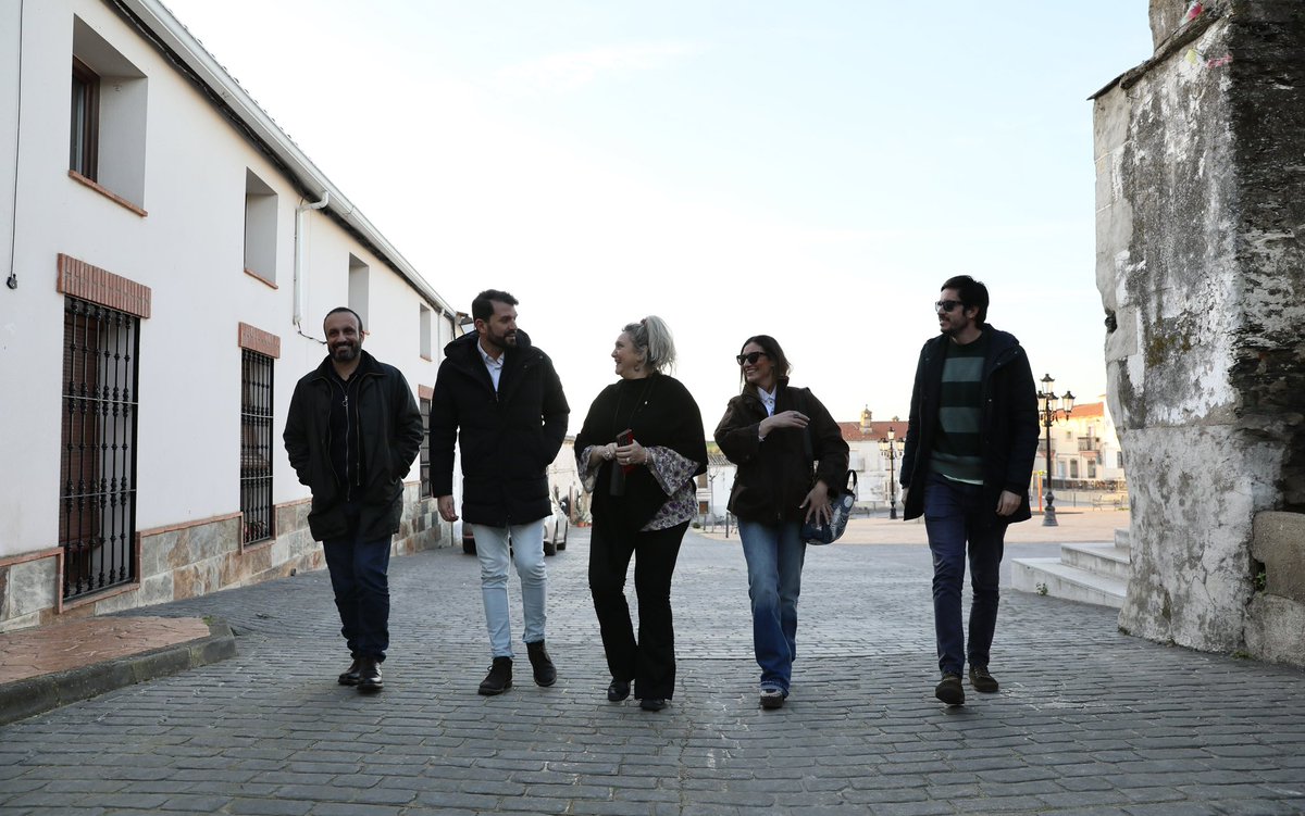 🗣️Álvaro S. Cotrina: “Hoy, aquí en Hinojal, la militancia pide, ante la situación de bloqueo que vive Extremadura y el circo mediático de la derecha y la extrema derecha, que el PSOE convoque cuanto antes el Comité y el Congreso Regional.”

#APieDeCalle ✊🏻