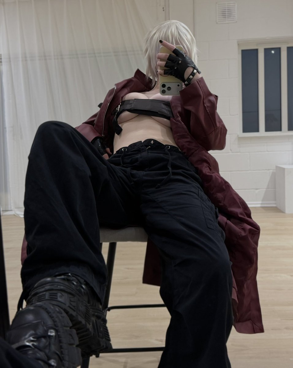 Iimgraves's tweet image. what if dante was a girl. anyone ever considered this.