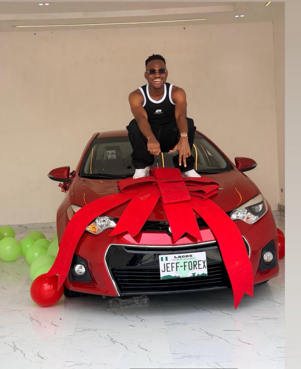 Emaodiaa's tweet photo. I remember when we were both soaking garri in under bridge last two years, now we’re now big forex boys📊📉

Congratulation my colleague @Jeffforex_ https://t.co/B6POgK65Eq