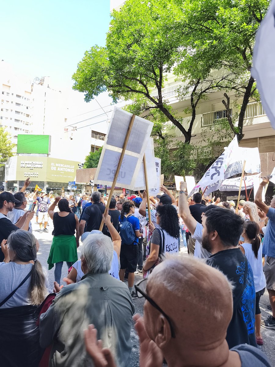 Pero Javi, había que blanquear a los que están en negro, no negrear a lo que están en blanco
Al final todos seremos grises. 
#NoALaReformaLaboral