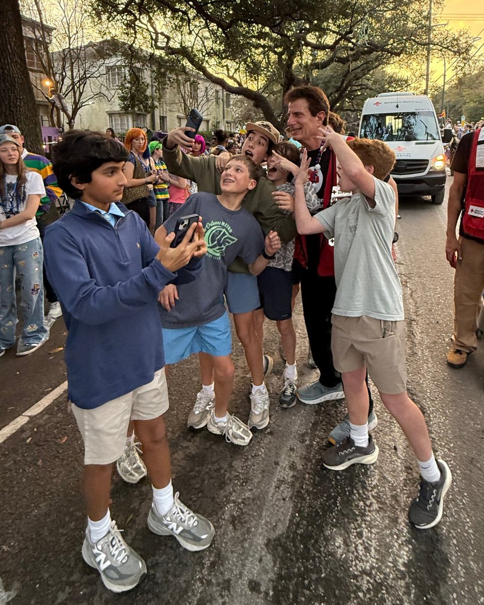 MorrisBartLLC's tweet photo. A little chaos at the Knights of Chaos parade last Thursday — in the best way!⚜️🎭
#knightsofchaos #morrisbart #mardigrasseason #carnival #thingstodoinlouisiana #neworleansculture #neworleans https://t.co/457cmiHMHb