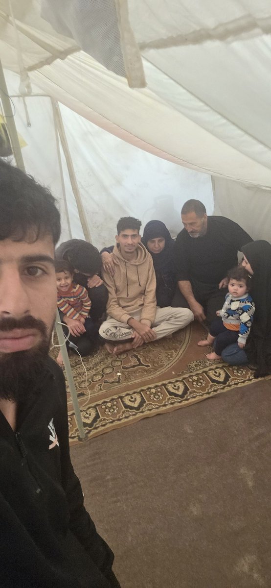Ahmed_Alawer1's tweet photo. I am filming for you the first days of Ramadan. We didn’t eat anything  we are breaking our fast with water, but we are still smiling
https://t.co/QsQowafs7v https://t.co/xGtyTMwt3l