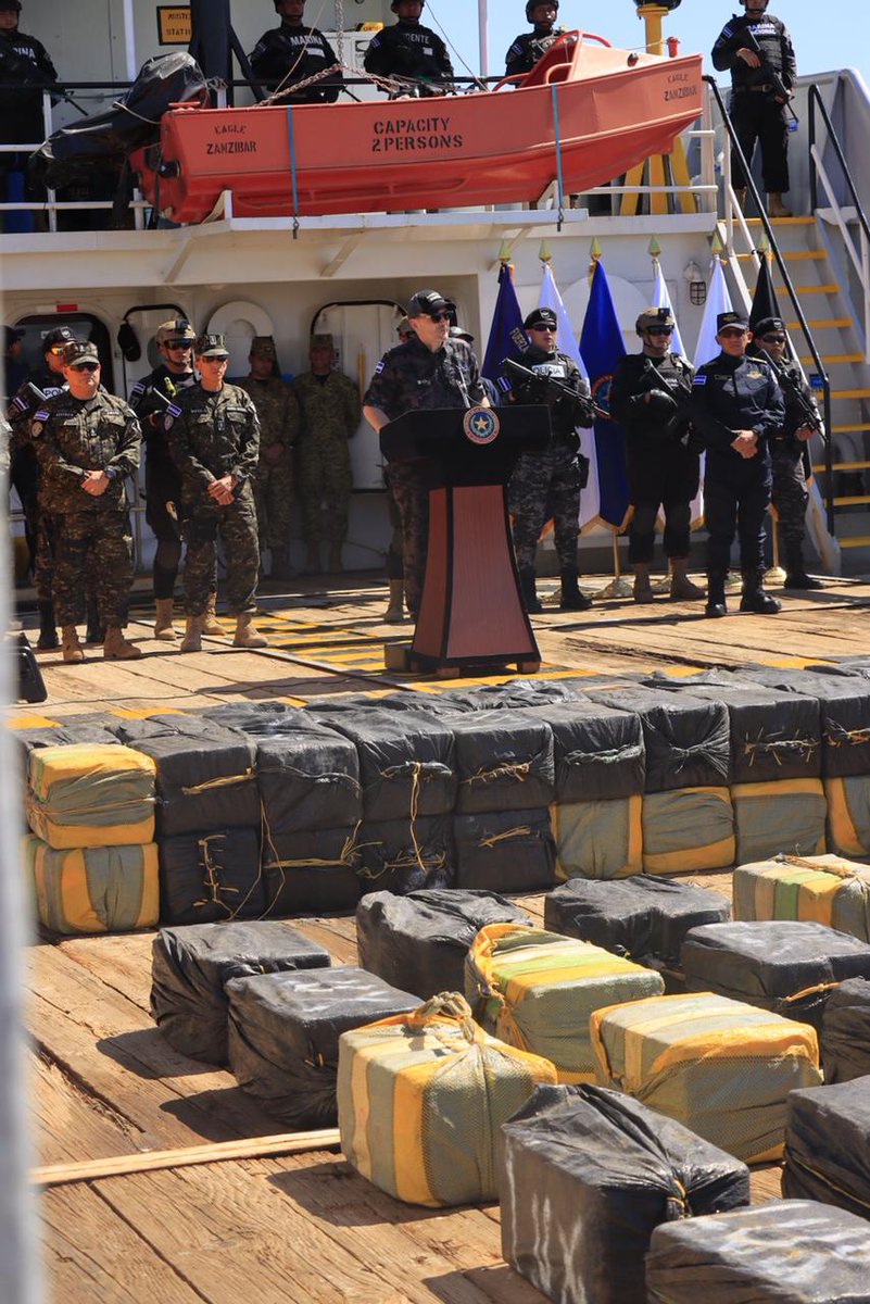 "Esto es una muestra más de que cuando nosotros decimos que vamos a destruir a las organizaciones criminales, no solo iba a ser en el territorio nacional, sino también fuera de nuestro territorio", señala el Ministro de <a href="/SeguridadSV/">Ministerio de Seguridad</a>, <a href="/Vi11atoro/">Gustavo Villatoro 🇸🇻</a>.