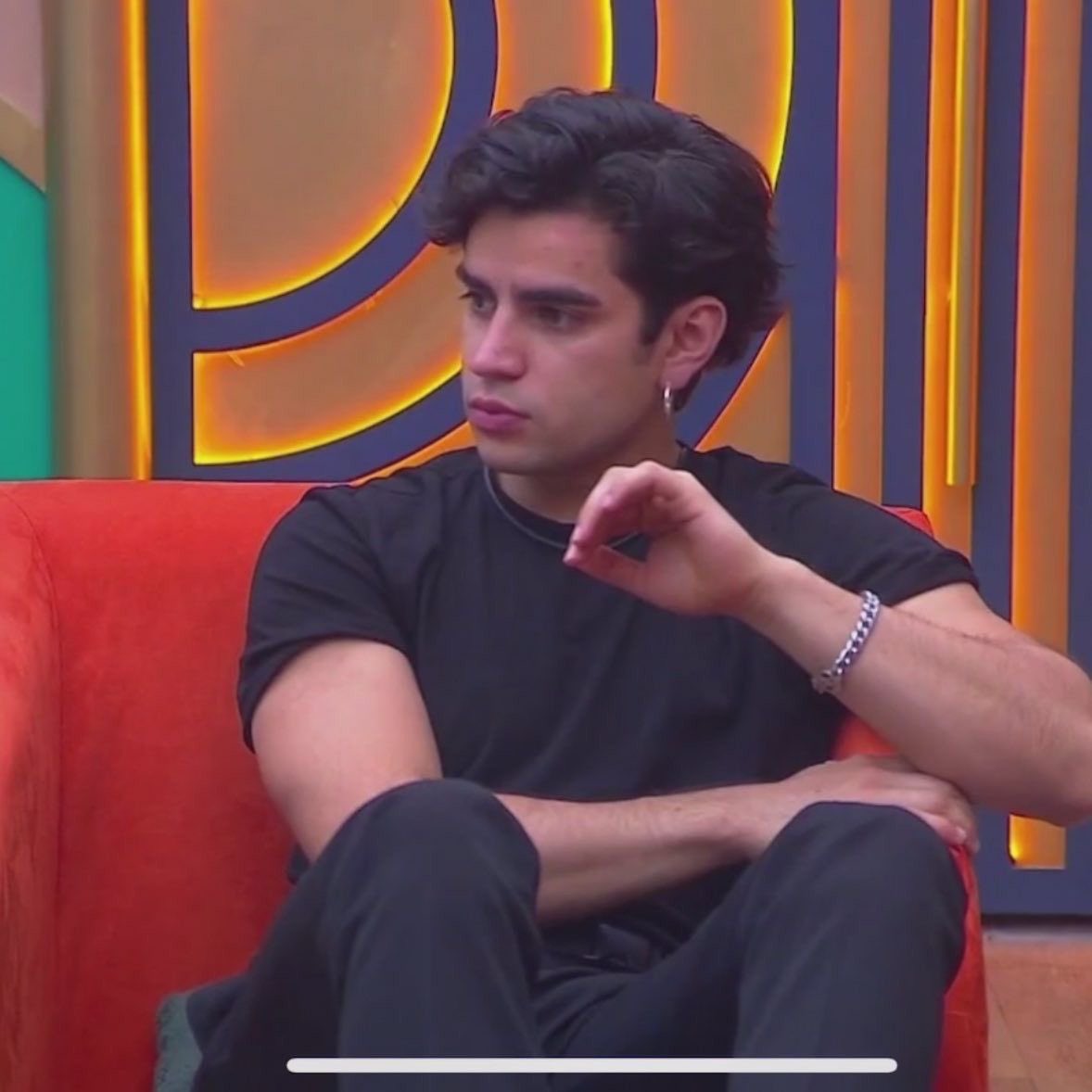 aaron mercury en la casa de los famosos siempre va a ser mi imperio romano, entro super criticado y odiado y termino siendo de los favoritos, lo GUAPO que estaba y lo bien que jugó, fue el mejor vestido y nunca tuvo miedo de ser frontal, nunca fue tibio ni contra la producción