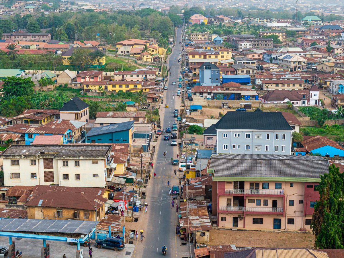 Governor Dapo Abiodun has commissioned the Lantoro – Oke – Yidi Road in Abeokuta, strengthening road connectivity within Ogun Central.

The project is part of the ongoing infrastructure drive by the Ogun State Government aimed at easing movement, supporting local businesses, and