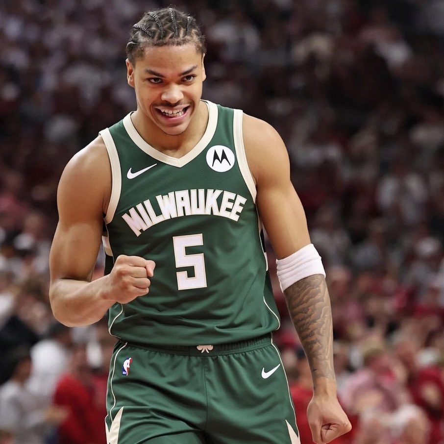 will2whitson's tweet photo. Darius Acuff x Giannis Antetokounmpo 👀 https://t.co/TxDWVd281A