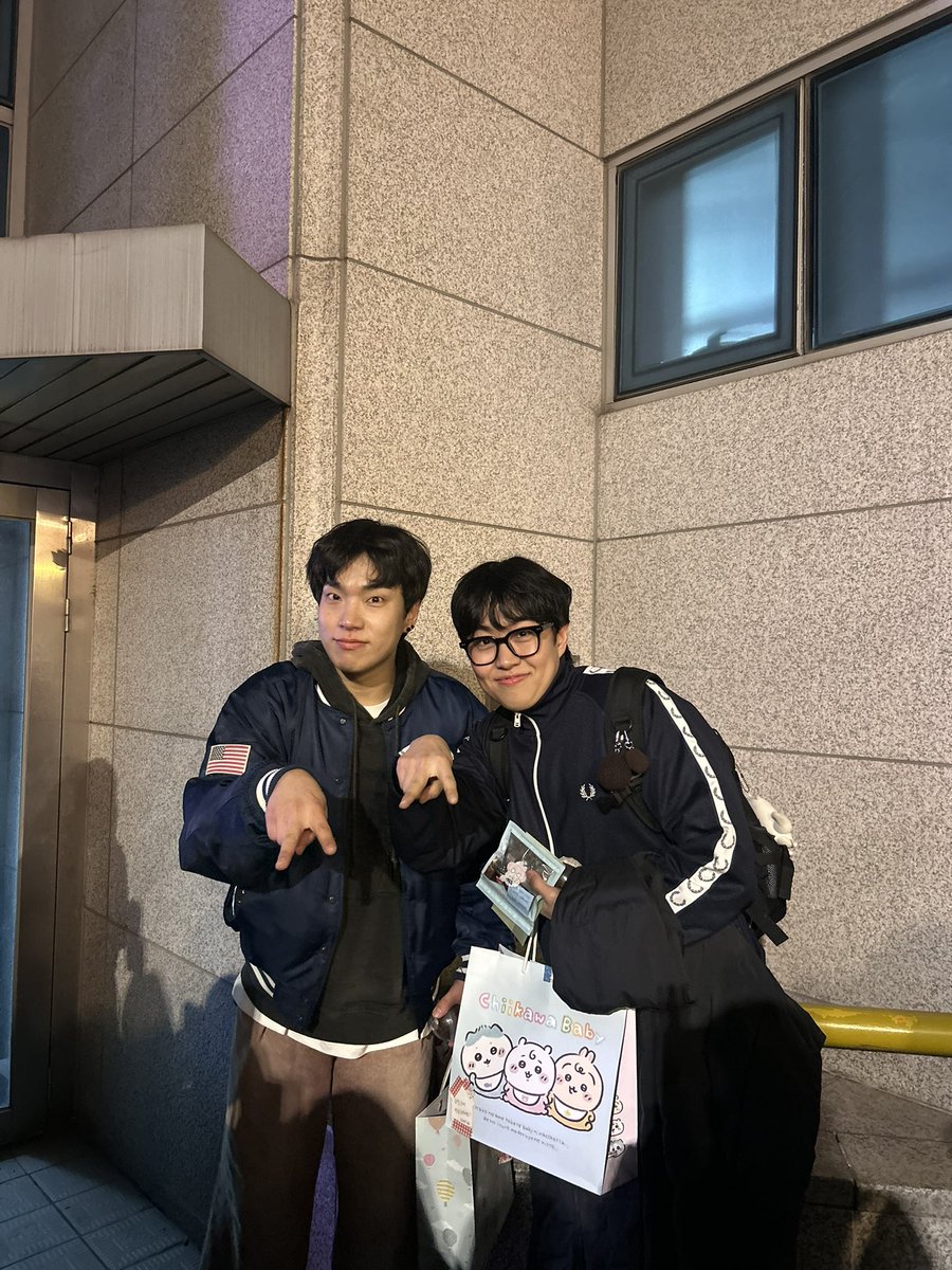 오늘 단체사진
2명인데 단체사진인 이유: 키다리 2명 먼저 감