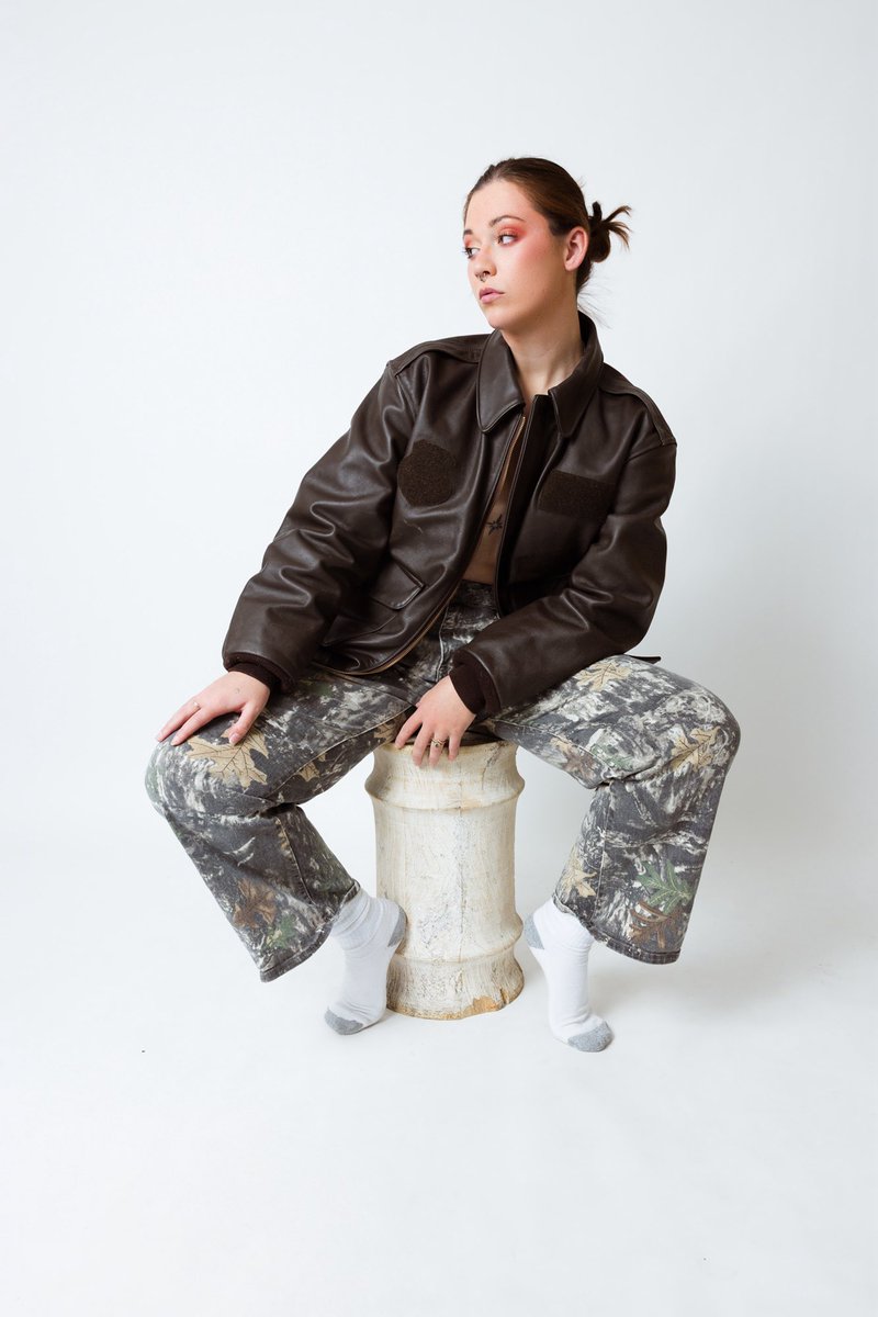 danifoltz_model's tweet photo. not in regs @nosavefile_exe 
#dmvmodels #dmvmodel #model #modeling #Trending #DMVArea #photography #photo #MilitaryWife https://t.co/uElnohKVzo