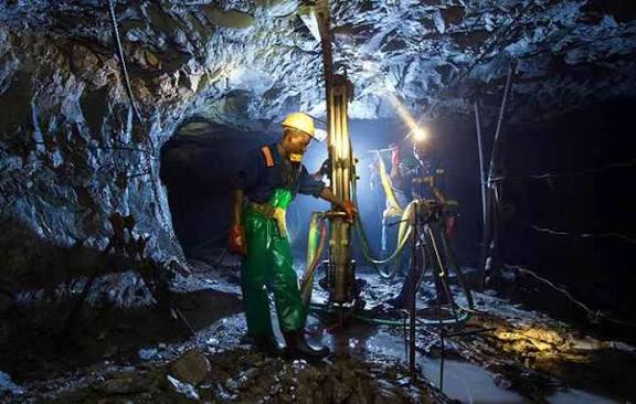 ZimEliteNews's tweet photo. From mining to agriculture, Zimbabwe’s economic potential remains powerful and promising. Strategic partnerships and local drive are unlocking new opportunities every day 📈🇿🇼 #EconomicGrowth #InvestInZimbabwe #ZimDevelopment https://t.co/LDaP76WeS1