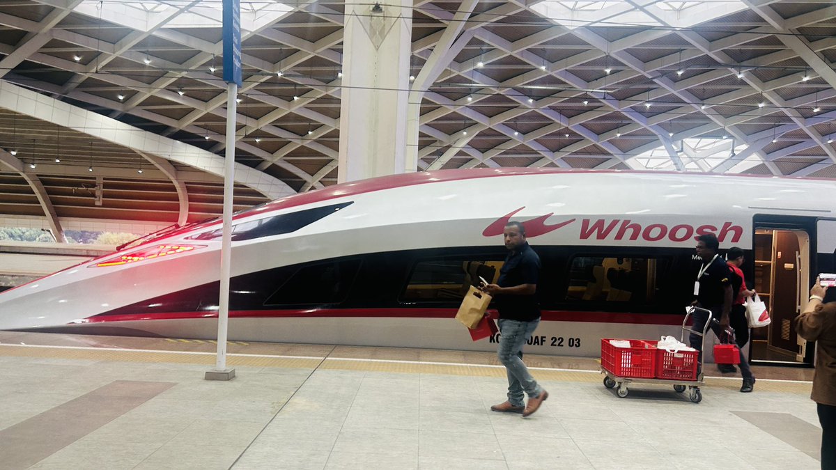 spm0809's tweet photo. @High Speed Train:  350kmh;
Bangdung- Jakarta, Indonesia 
2026-02-12 https://t.co/GaDhtKmFWx