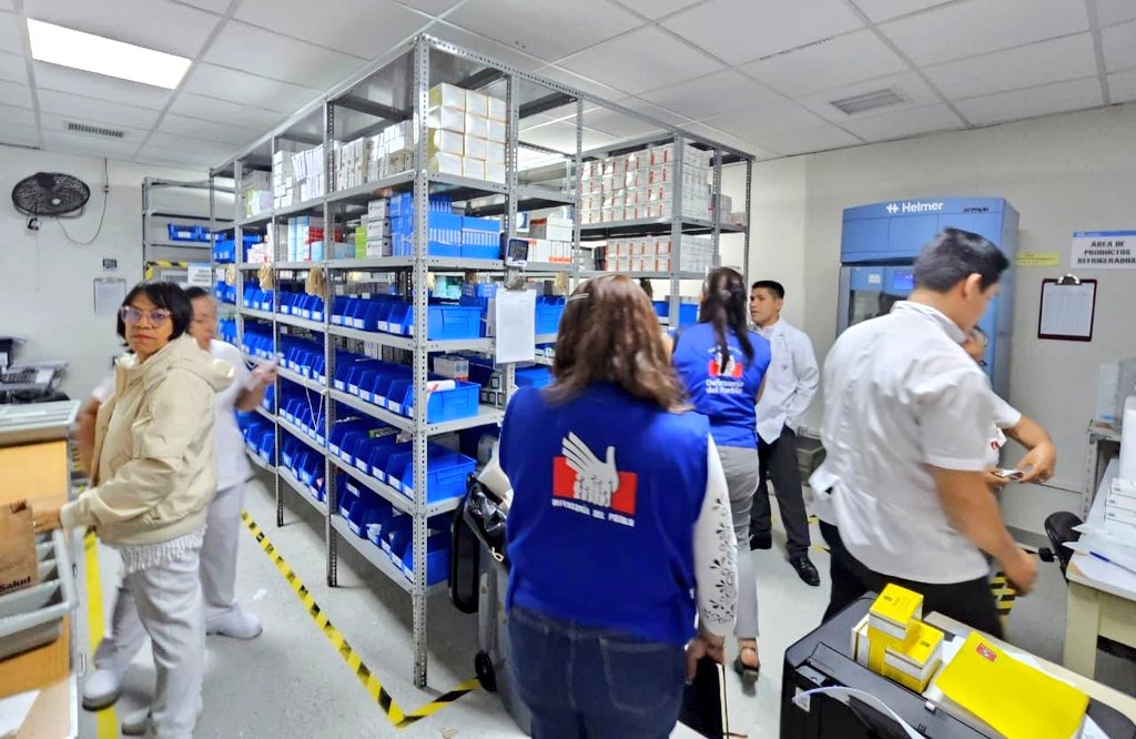Defensoria_Peru's tweet photo. 🚨Defensoría del Pueblo exhorta a EsSalud a abordar problemática de falta de medicinas y equipos biomédicos en hospital de #Tarapoto.

Falta de insulina es una de las principales carencias en este importante establecimiento de salud.

#NotaDePrensa ✍️ Conoce más 👉https://t.co/smt6WHSCyX

#DefensoríaDelPueblo 🇵🇪 #TeDefiende 💙💪🏿