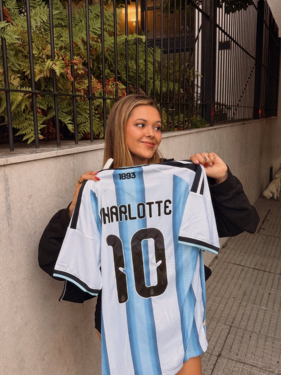 abriltedeschi's tweet photo. Si estoy soñando, no me despierten 🥹🇦🇷💘 @CharlottedWitte @KNTXTmusic https://t.co/vSQEAVIUD1