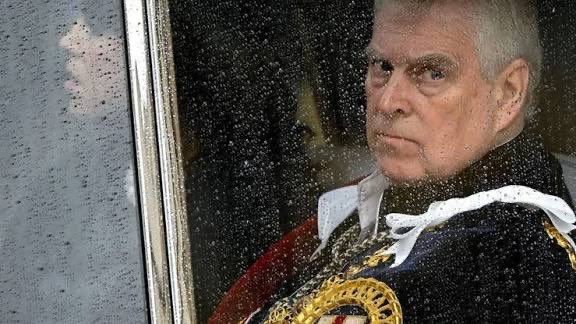 TheBitigWorld's tweet image. 🚨 BREAKING: Prince Andrew arrested

Earthquake in British Royal Family!

Andrew Mountbatten-Windsor taken into custody.

Developing story... 👀

Source: @politico