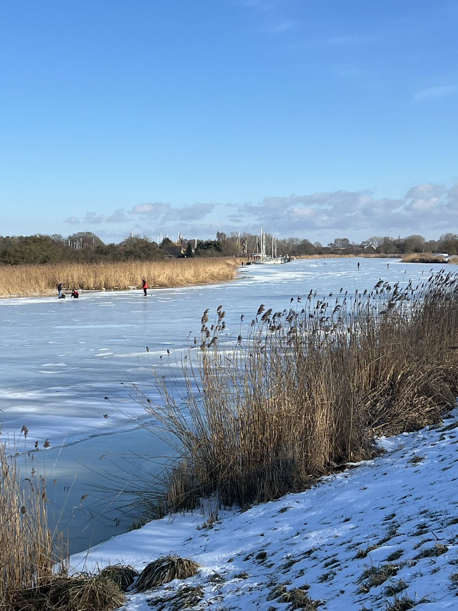 usedomlotse's tweet image. Greifswald. Sonnige Rutschpartie den Treidelpfad entlang nach Wieck und Eldena. ☀️❄️❤️

#greifswald #laufen #mvtutgut