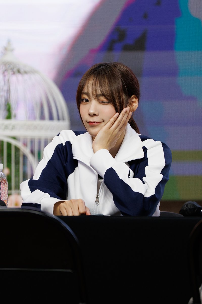 thumb_good12's tweet photo. 240414 QWER 팬사인회
시연
@siyo_min 
 #QWER #시연 #팬사인회 #밍 https://t.co/ftL4f1pnSE