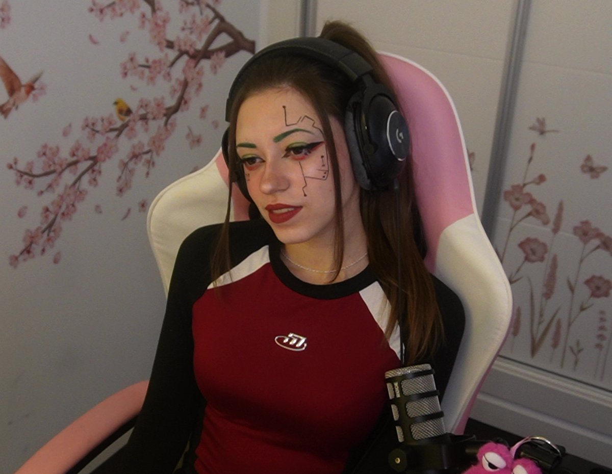 Maquillaje listo para empezarme por primera vez Cyberpunk 2077.

twitch.tv/bubushaped