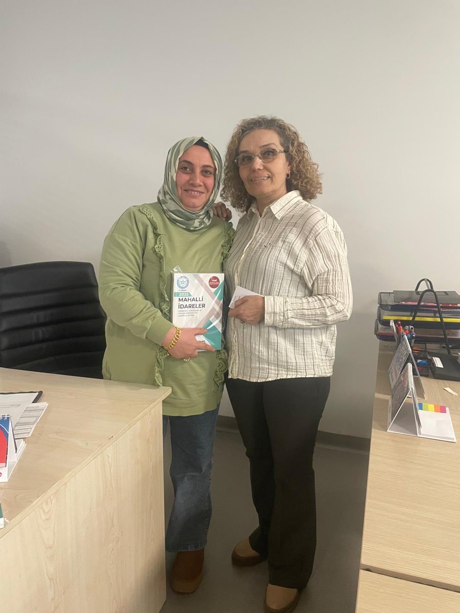 İl Başkanımız Muammer ŞAHİN Kadın Komisyon Başkanımız Nihan KARAKELLE ile birlikte Genel Merkezimiz tarafından gönderilen görevde yükselme ve ünvan değişikliği hazırlık kitaplarını sınava girecek olan üyelerimize vererek başarı dileklerinde bulundu.