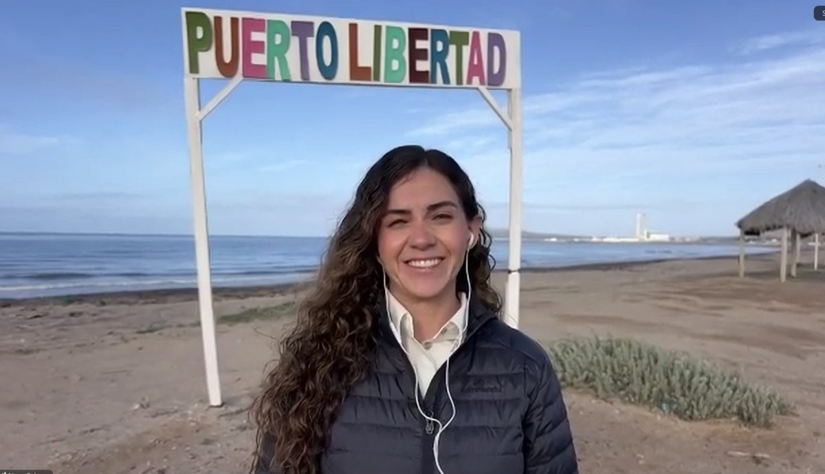 asilascosasw's tweet photo. Hoy la #NetaDelPlaneta con @cabreranora, desde Puerto Libertad en Sonora, uno de los puntos por donde pasará el gasoducto del #ProyectoSaguaro.
🎙️ @warkentin
🔴https://t.co/mt5UbficME https://t.co/RTjoB9GKqC