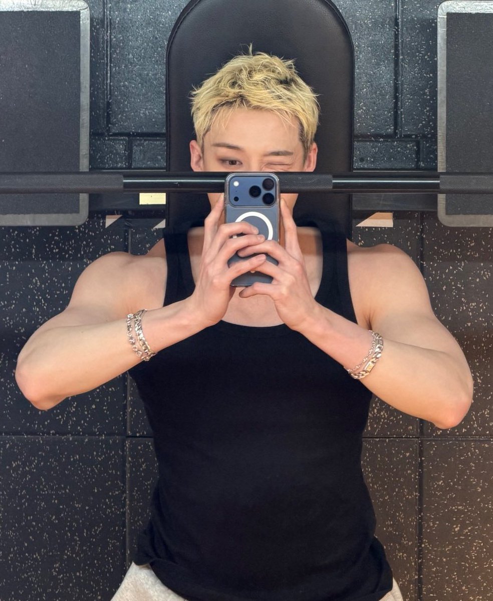 kpop moments that could kill achilleans tweet media