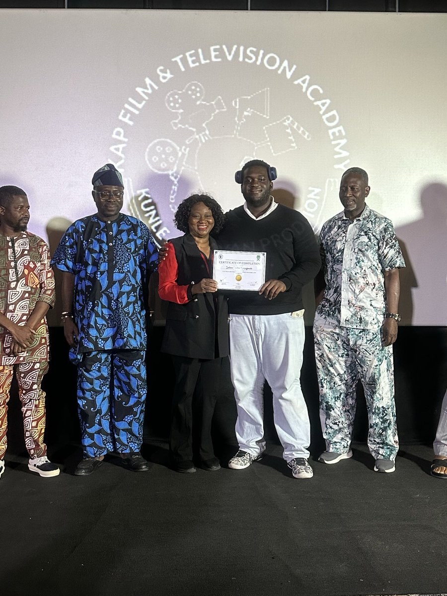 _bigbang20's tweet photo. Capped off 2025 by graduating from Kunle Afolayan’s Film School!🥹🎉🎊
#graduate #filmschool #certified #actor #viral https://t.co/9MM7afbNRF