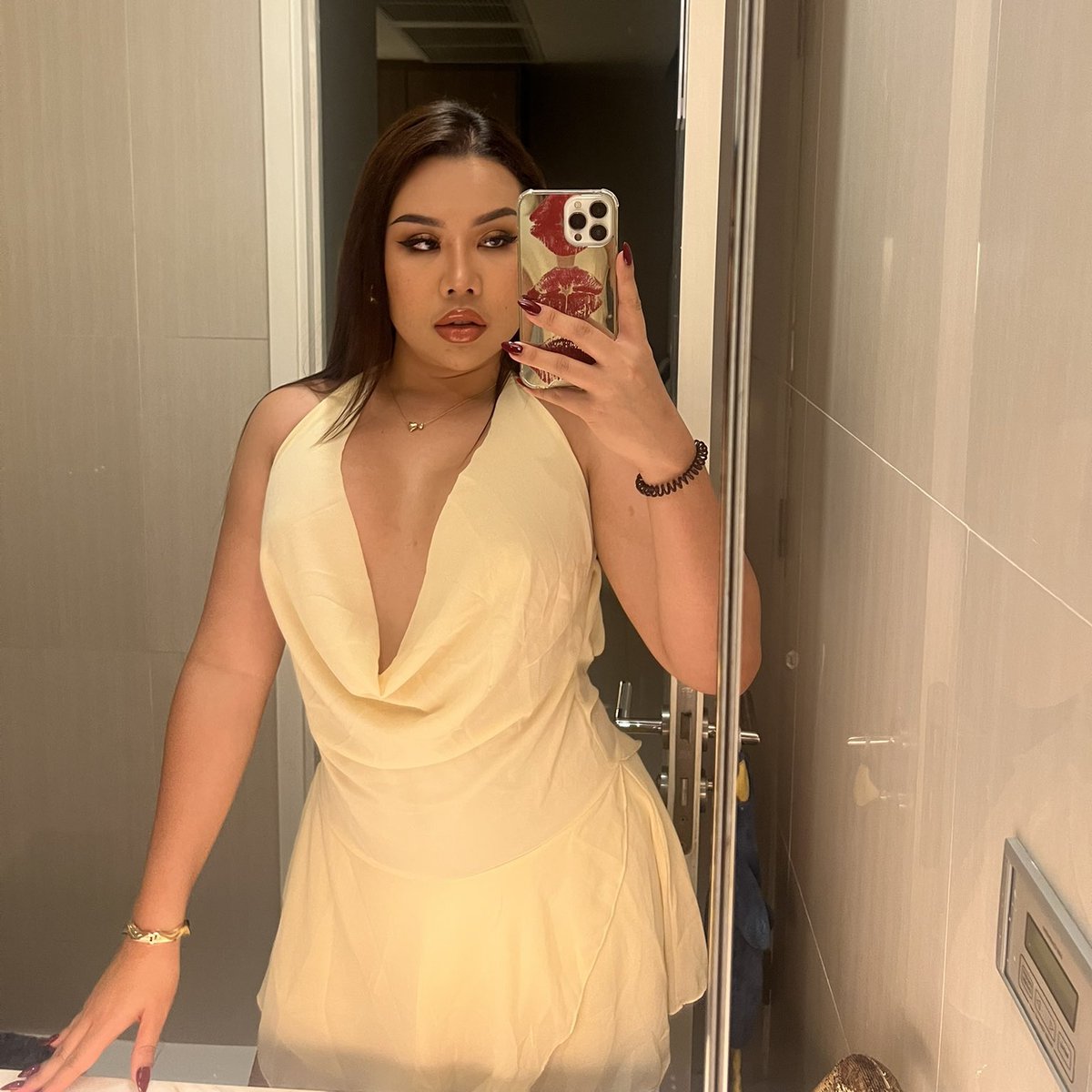 onlyonetrans tweet media