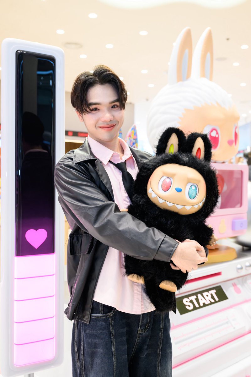 Starforgeoffice's tweet photo. ขอขอบทาง POP MART THAILAND ที่เชิญ น้องปริ้นซ์ เข้าร่วมเฉลิมฉลอง The Monsters 10th Anniversary ฉลองครบรอบ 10 ปี และคอลเลกชันสุดฮิตอีกมากมาย 

POP MART เปิดแล้วที่ SPELL @ FUTURE PARK 

 #POPMARTZpell #LABUBU10Yearsanniversary https://t.co/FYp1sbZKyi
