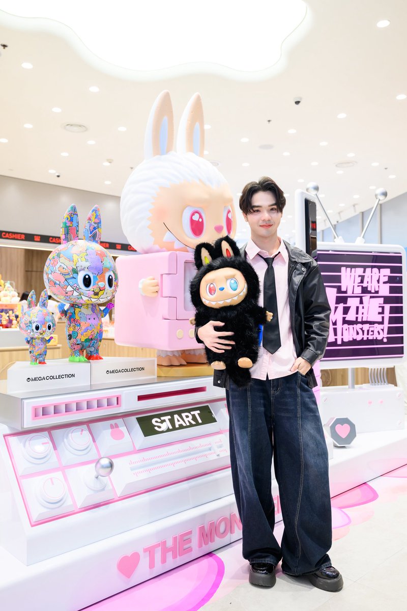 Starforgeoffice's tweet photo. ขอขอบทาง POP MART THAILAND ที่เชิญ น้องปริ้นซ์ เข้าร่วมเฉลิมฉลอง The Monsters 10th Anniversary ฉลองครบรอบ 10 ปี และคอลเลกชันสุดฮิตอีกมากมาย 

POP MART เปิดแล้วที่ SPELL @ FUTURE PARK 

 #POPMARTZpell #LABUBU10Yearsanniversary https://t.co/FYp1sbZKyi