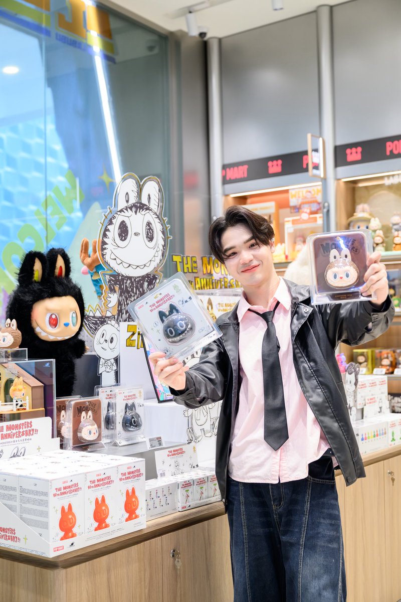 Starforgeoffice's tweet photo. ขอขอบทาง POP MART THAILAND ที่เชิญ น้องปริ้นซ์ เข้าร่วมเฉลิมฉลอง The Monsters 10th Anniversary ฉลองครบรอบ 10 ปี และคอลเลกชันสุดฮิตอีกมากมาย 

POP MART เปิดแล้วที่ SPELL @ FUTURE PARK 

 #POPMARTZpell #LABUBU10Yearsanniversary https://t.co/FYp1sbZKyi