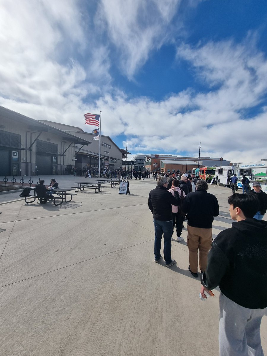 ottionhl's tweet photo. Otti here. The market is freezing, but @EthereumDenver is packed with builders. Day 2 quick takeaways🔥

​1. The tech illusion is over. VCs and founders only care about revenue, PMF, and sustainability. Traditional valuation is the new standard.

​2. The undeniable trends: Neobanks, PayFi, AI, Data Infra, and Privacy

3. The market view is sober. Most traders agree the bottom isn't in yet, need more blood, with 40K still on the radar

4. ​Interesting teams:
 @PrismaXai robotics based data infra
@PerleLabs crypto version of scaleAI
 @superformxyz something coming up soon !
@CantonNetwork actively onboarding teams on their layer