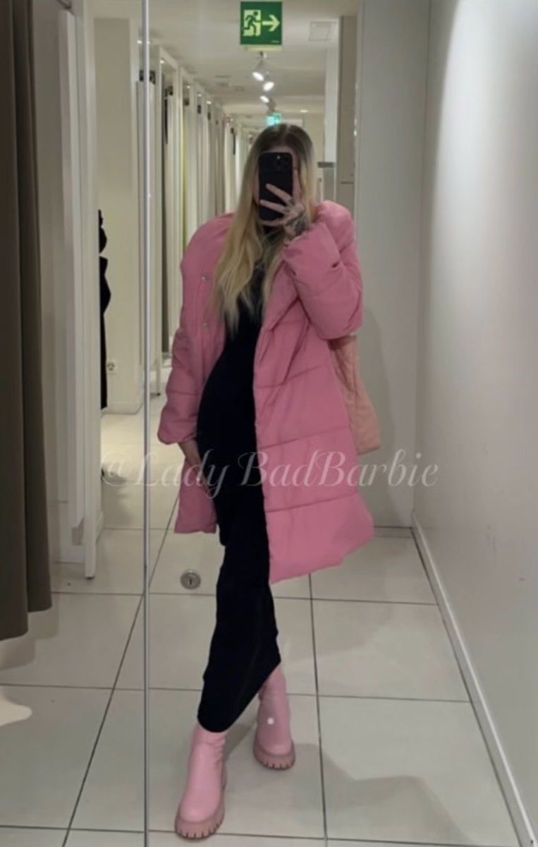 Lady_BadBarbie's tweet photo. All dressed up, pink and untouchable 💖 Teasing mood 😈
#BrattyQueen #TeaseAndObey #Findom #Paypig #LuxuryMood #PinkVibe https://t.co/9T7m5g4HHA