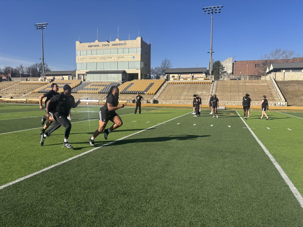 ESU Hornet Football tweet media