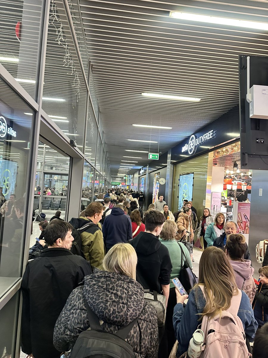 icod's tweet image. Started the stopwatch to get through new checks at #Krakow airport. 
It's 16.44. Flight at 19.25 
Place your bets