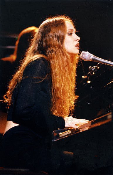 tuesdaywood's tweet photo. fiona apple performing in 1996 https://t.co/FMPDAkdH08