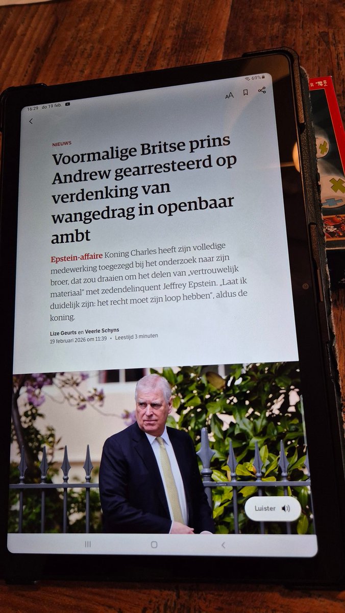 KeesJD's tweet photo. Zo zeg! Volgens mij niet eerder vertoond: een lid vd Koninklijke familie arresteren. 
Zelfs #prins Bernhard is nooit gearresteerd in de Lockheed affaire. Terwijl die 1,1 miljoen dollar aan steekpenningen zou hebben ontvangen.. #andrew  #EpsteinFiles https://t.co/YpUc6QCWbn