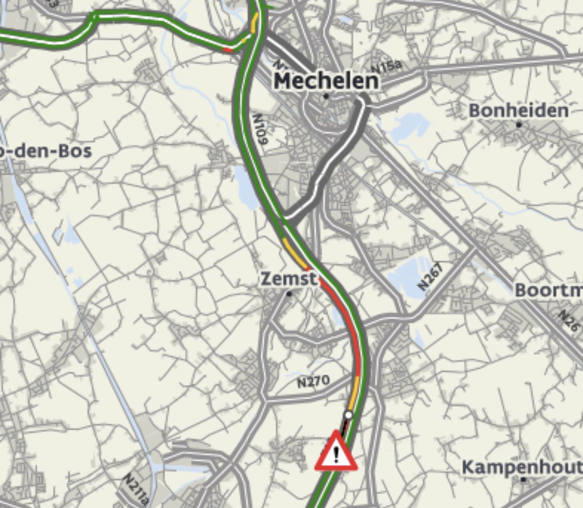 Op de #E19 richting Brussel is het verkeer stilgevallen over 5 kilometer. In Zemst heeft een bestelwagen vuur gevat na een botsing met een vrachtwagen. Doorgang over slechts één rijstrook: de file groeit snel aan! Je verliest er al ruim 45 minuten.