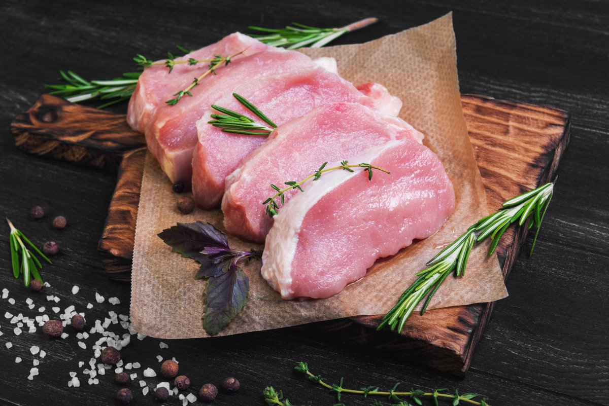 NewFashionPork's tweet photo. Adhering to proper food‑safety procedures when handling and cooking raw pork products is essential for protecting health and ensuring product quality.  With proper prep, you can feel confident serving pork to your family.
#rawpork  #qualitypork #foodhandling #porkproduction https://t.co/Nd0cAWCUBG