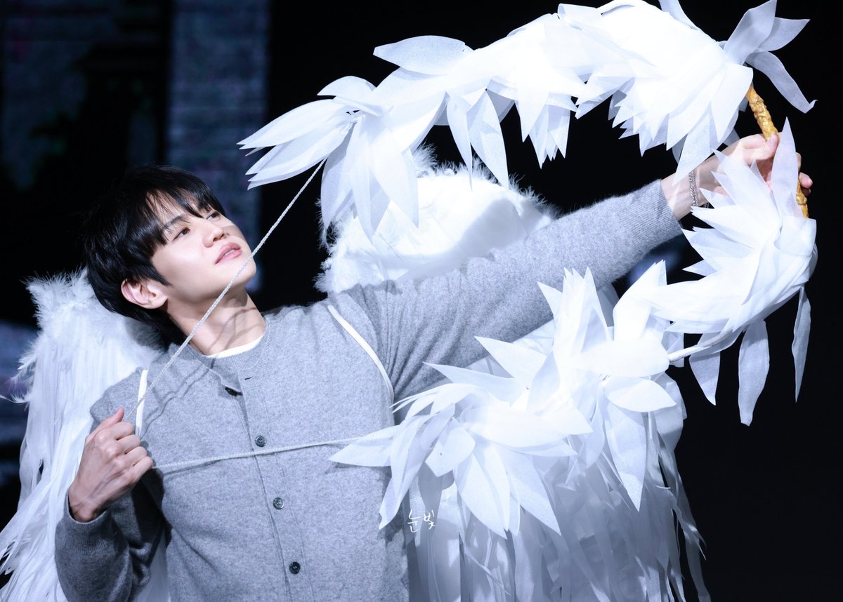 눈빛인듯아닌듯🪽 tweet media