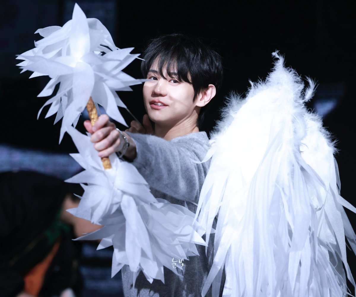 눈빛인듯아닌듯🪽 tweet media