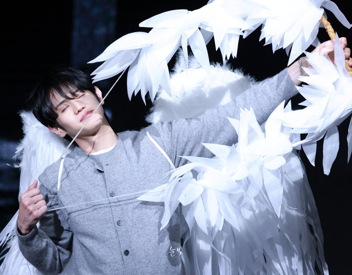 눈빛인듯아닌듯🪽 tweet media