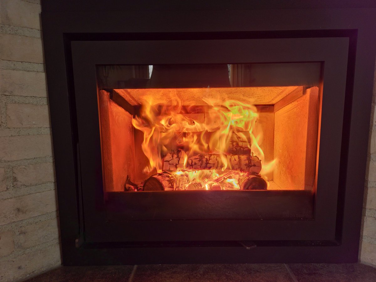 Keihard het #Klimaat redden hier.
#hout #openhaart #houtvuur #gas #gasloos #milieu