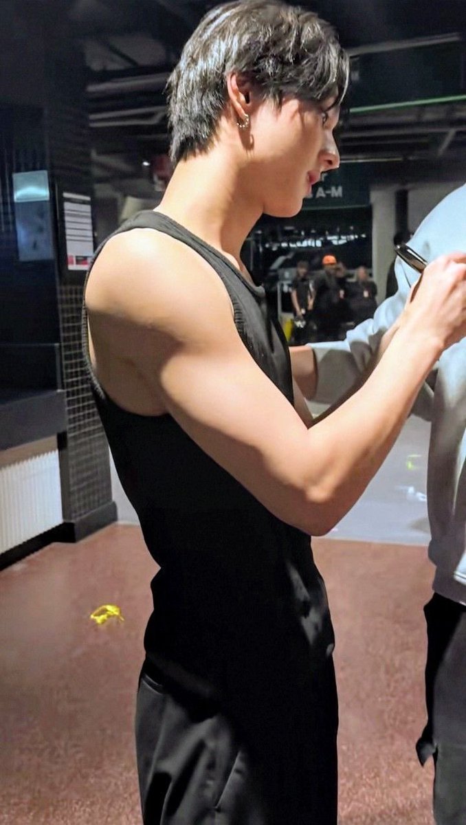 if you haven’t seen this pic of jungwon yet, you’re welcome