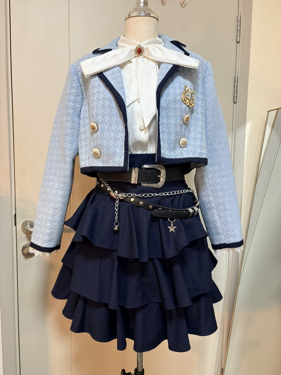 inknigella's tweet image. MC Costume 🖤🩵

Finally sharing the MC costume I made for myself~ 🎵🎶

Love at first sight when this design came out!! so I had to make it! 🥹✨

Tried my best to match the in-game fabric, and I’m sooo happy with how it turned out 🖤🩵