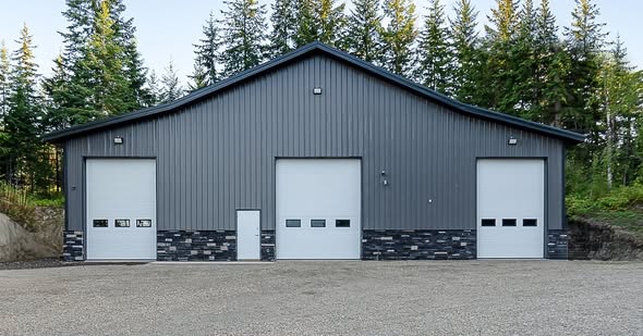 integritypost's tweet image. Inspired by the naturally deep allure of charcoal, Integrity presents Charcoal cladding. This cool, distinctive building choice makes an unapologetically bold statement while remaining effortlessly understated and independent. 
#MetalCladding #CustomColours #Charcoal
