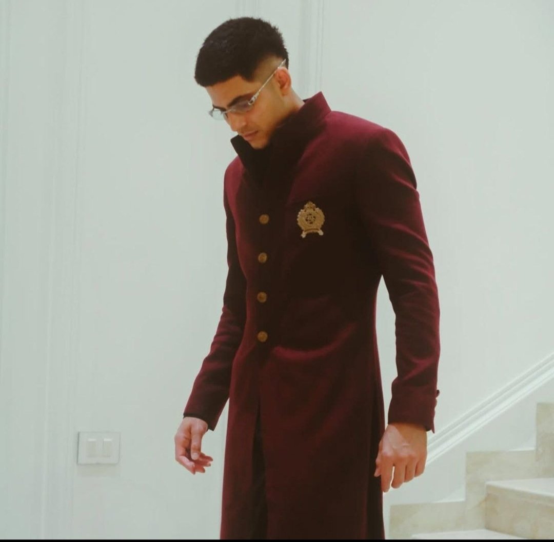 vikasrokkam04's tweet photo. New haircut, same swag. Shubman Gill really said, “Catch me if you can.” 😌💥
#ShubmanGill #CricketFashion #Trendsetter #IndianCricket #SwagAlert https://t.co/nNtqptsAWm
