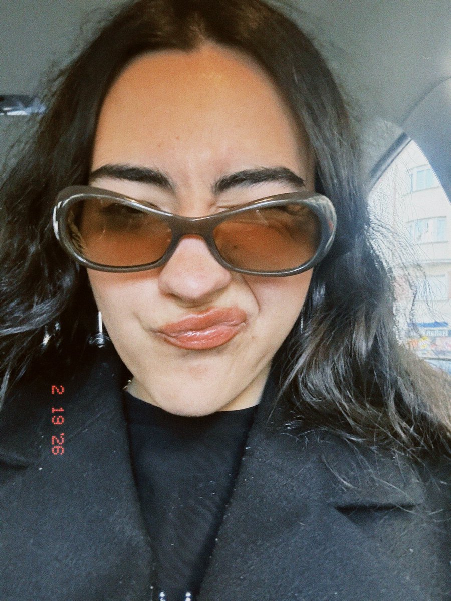 carlota’s song 🍓 tweet media