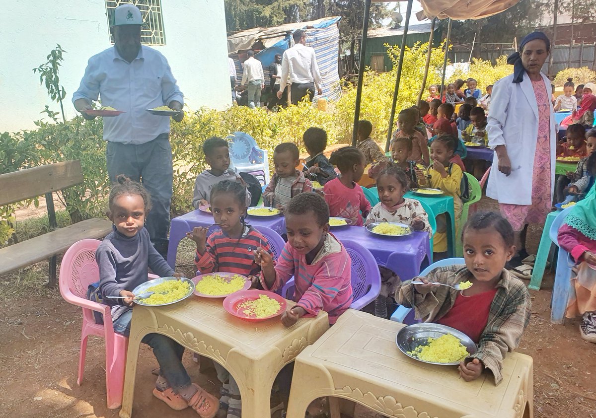 MekuriaTadesse7's tweet photo. Being human is all we need to help others, like children with d/t background (autism,orphan,street,poorest).As #Endalegeta Chil Village nursing 260, HARC/#EIAR supporting. Dr Daniel #Uni-Bonn & myself served lunch them& donate 100Euro on the way his partnership trip to EIAR.TNXS https://t.co/c5m45wZqMD
