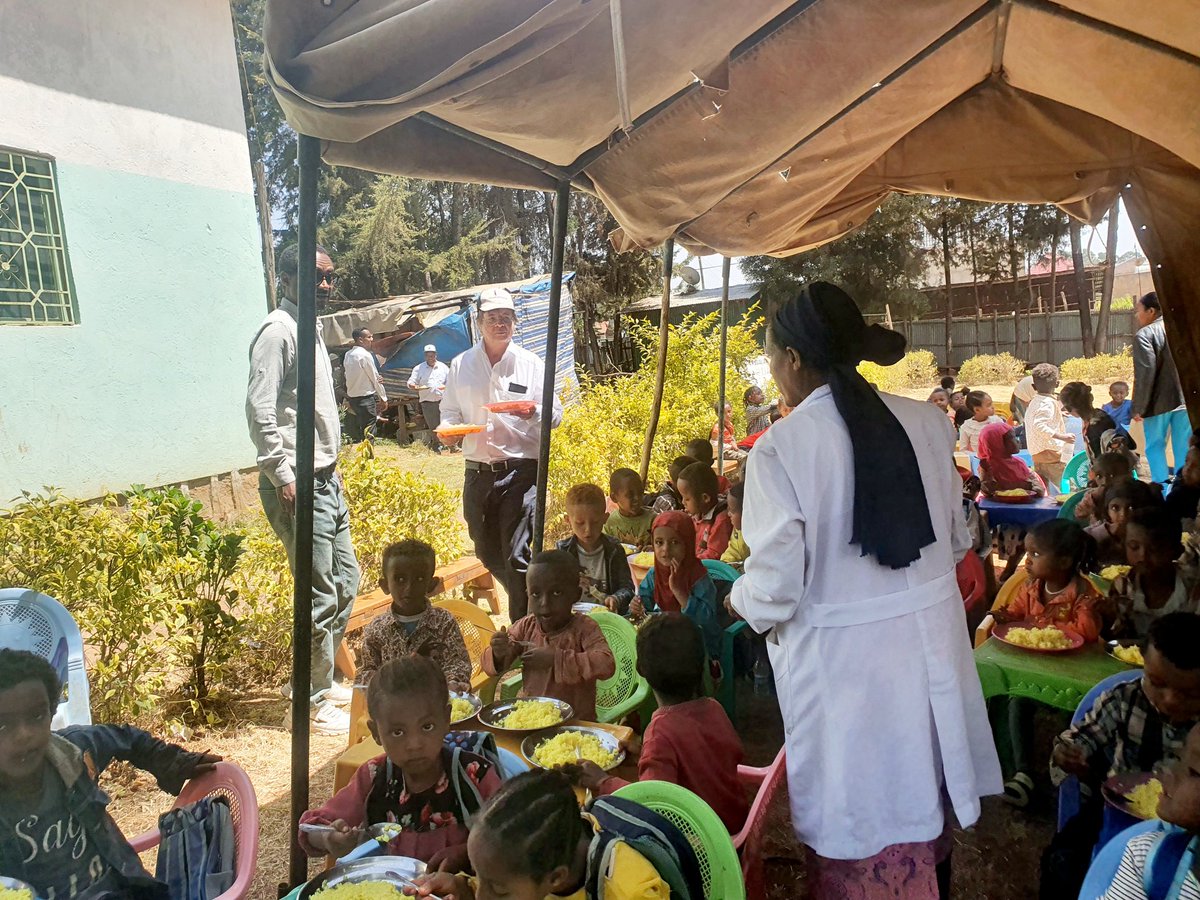 MekuriaTadesse7's tweet photo. Being human is all we need to help others, like children with d/t background (autism,orphan,street,poorest).As #Endalegeta Chil Village nursing 260, HARC/#EIAR supporting. Dr Daniel #Uni-Bonn & myself served lunch them& donate 100Euro on the way his partnership trip to EIAR.TNXS https://t.co/c5m45wZqMD