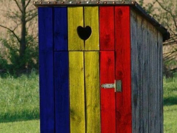 ingerisidemoni's tweet photo. Și s'a pornit tăvălugul mai nene. Mucusorii fericiți că Mucea a dat mâna cu Trump. "Suveranistii" că l'a numit premier în loc de președinte. Într'un final, toți am înfrânt, România nu contează nici cât debaraua unde își ține Trump crosele de golf. #dacat atât s'a putut. https://t.co/mS5I4iJFWm