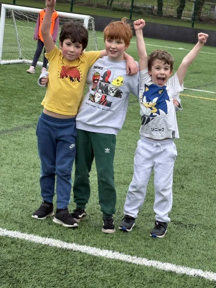 MultiSportsUK's tweet photo. Great effort.
New friendships forming.
Confidence building.
And plenty of smiles along the way 😊

The kids were brilliant today! Looking forward to Day 2 tomorrow! 🙌 #Swansea https://t.co/sYsoWd1D0u