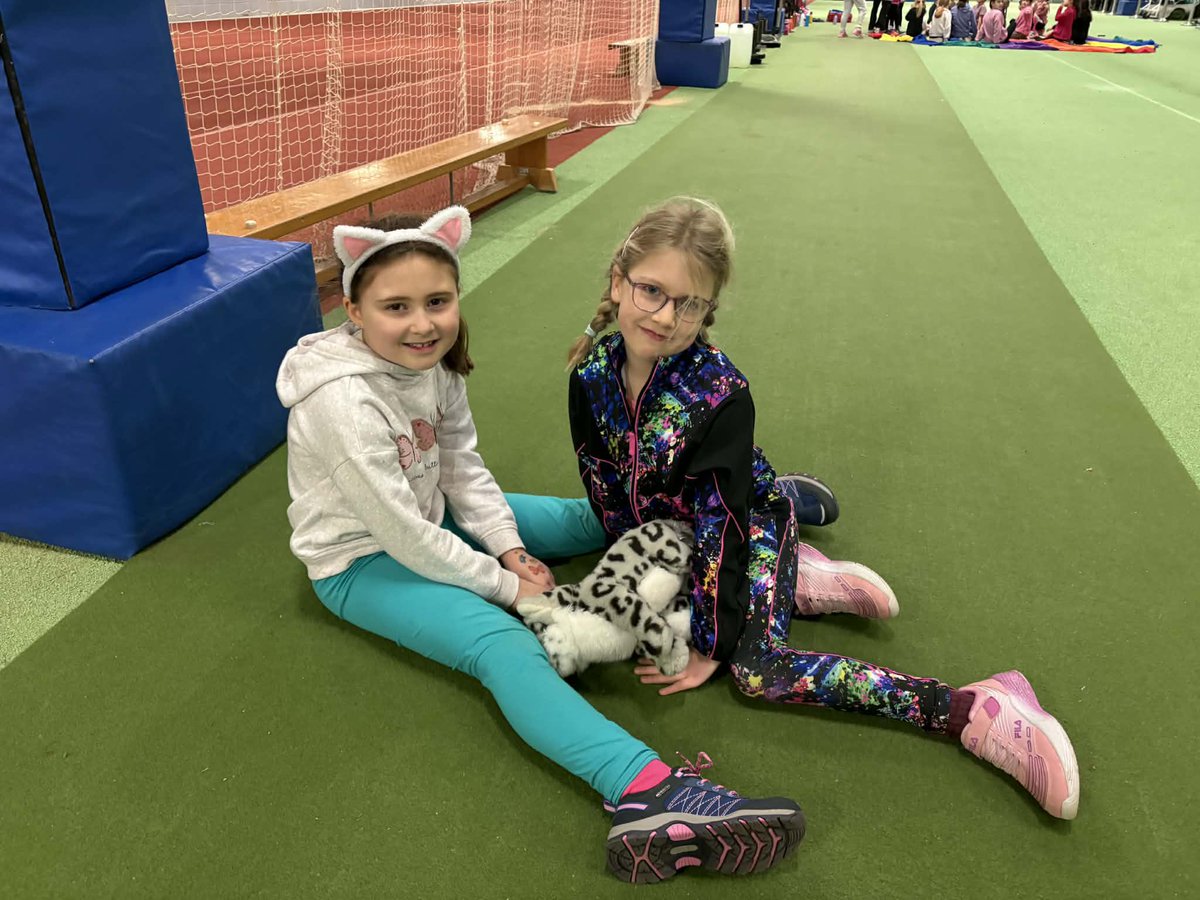 MultiSportsUK's tweet photo. Great effort.
New friendships forming.
Confidence building.
And plenty of smiles along the way 😊

The kids were brilliant today! Looking forward to Day 2 tomorrow! 🙌 #Swansea https://t.co/sYsoWd1D0u